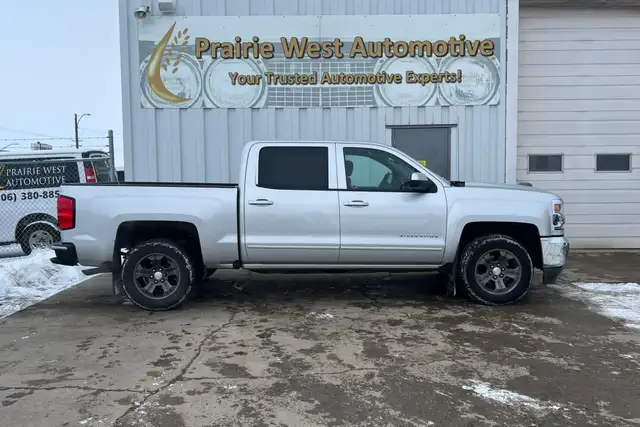 2018 Chevrolet Silverado 1500 LT  Crew Cab 5.3L V8 - Photo 4