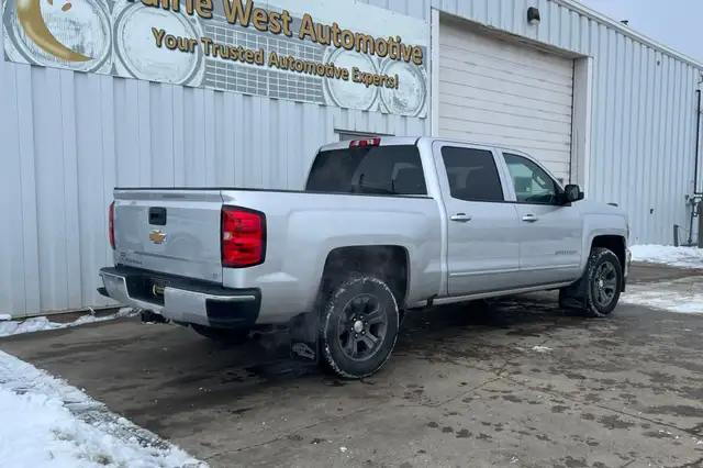 2018 Chevrolet Silverado 1500 LT  Crew Cab 5.3L V8 - Photo 5