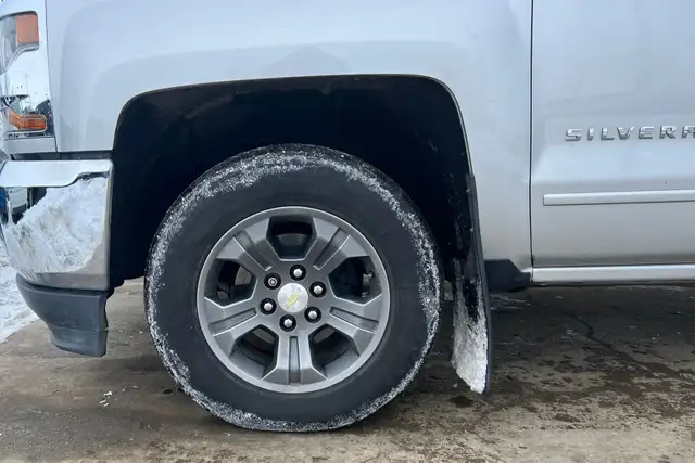 2018 Chevrolet Silverado 1500 LT  Crew Cab 5.3L V8 - Photo 10
