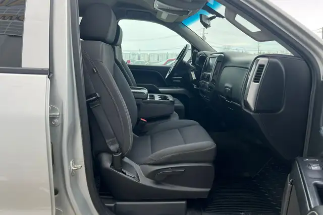2018 Chevrolet Silverado 1500 LT  Crew Cab 5.3L V8 - Photo 15