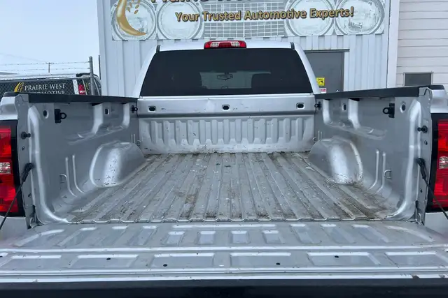 2018 Chevrolet Silverado 1500 LT  Crew Cab 5.3L V8 - Photo 18