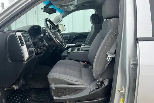 2018 Chevrolet Silverado 1500 LT  Crew Cab 5.3L V8 - Photo 19