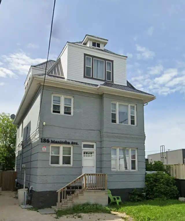 Spacious 3 BR Apartment (Ground Flr.) PEACEFUL & WELL MAINTAINED