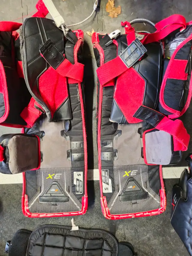 Hockey Goalie Equipment in Vaughan - Photo 2