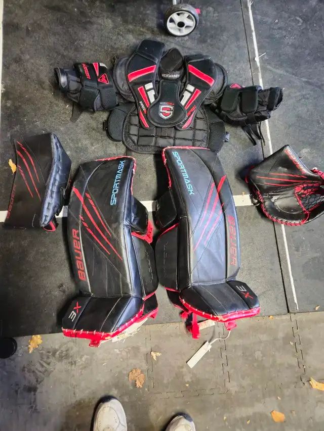 Hockey Goalie Equipment in Vaughan - Photo 3