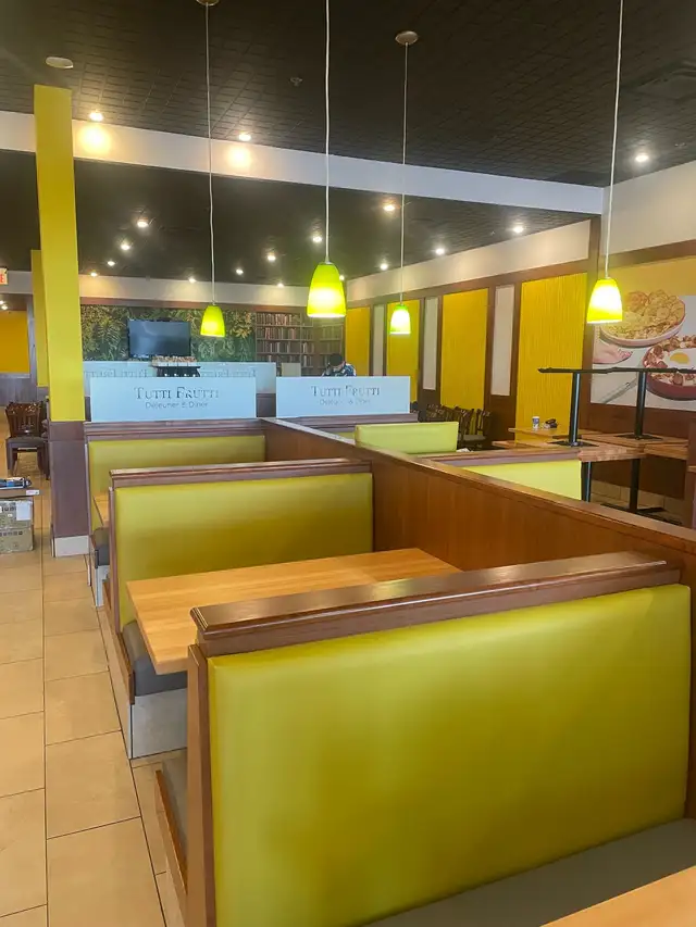 Breakfast Waiter Needed