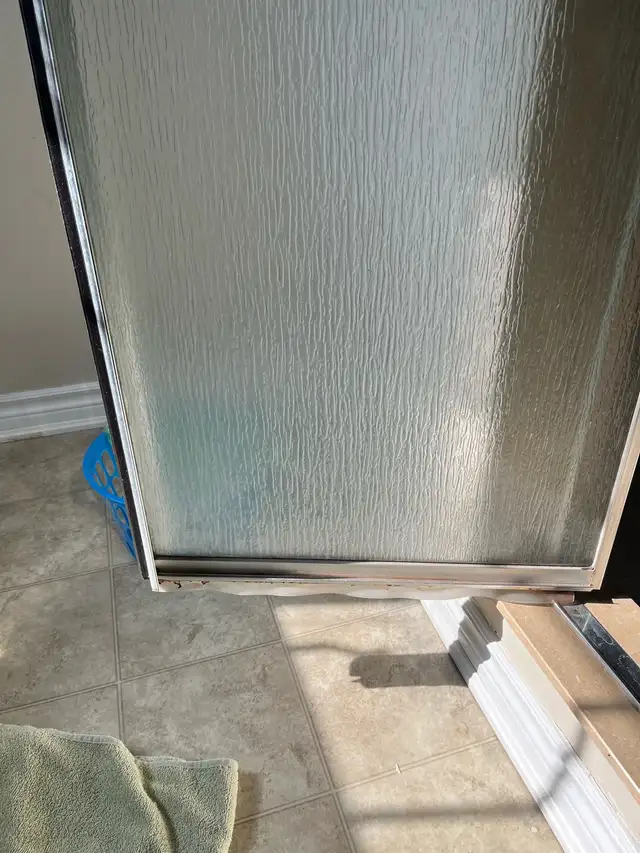 Looking for a handyman - a  bathroom in Ottawa Barrhaven . - Photo 3