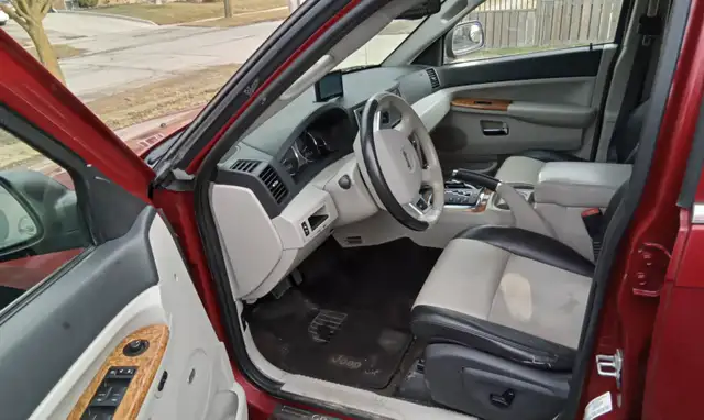 2010 Jeep Grand Cherokee - Photo 3