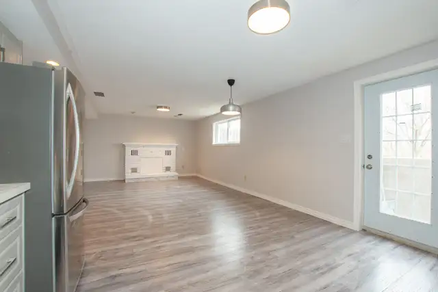 27 Rollins Dr, Welland - 2 Bedroom Lower Unit - Photo 8