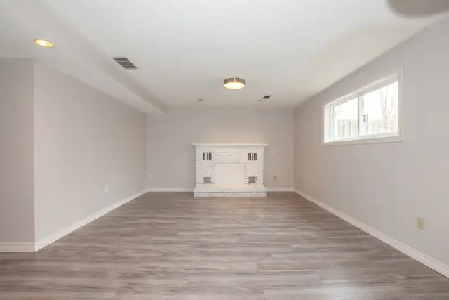 27 Rollins Dr, Welland - 2 Bedroom Lower Unit - Photo 11