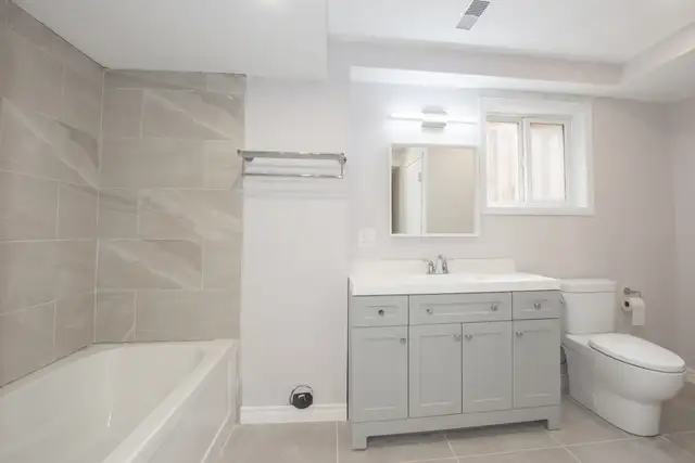 27 Rollins Dr, Welland - 2 Bedroom Lower Unit - Photo 17