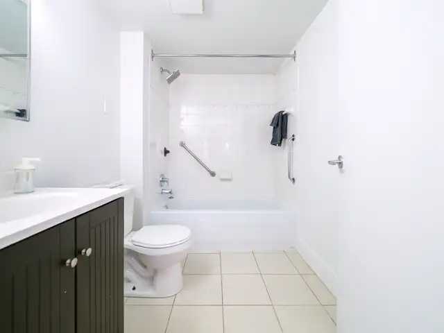 Studio & 1 Ch. Meublé et Rénové dès 920$ | Tout Inclus! - Photo 4