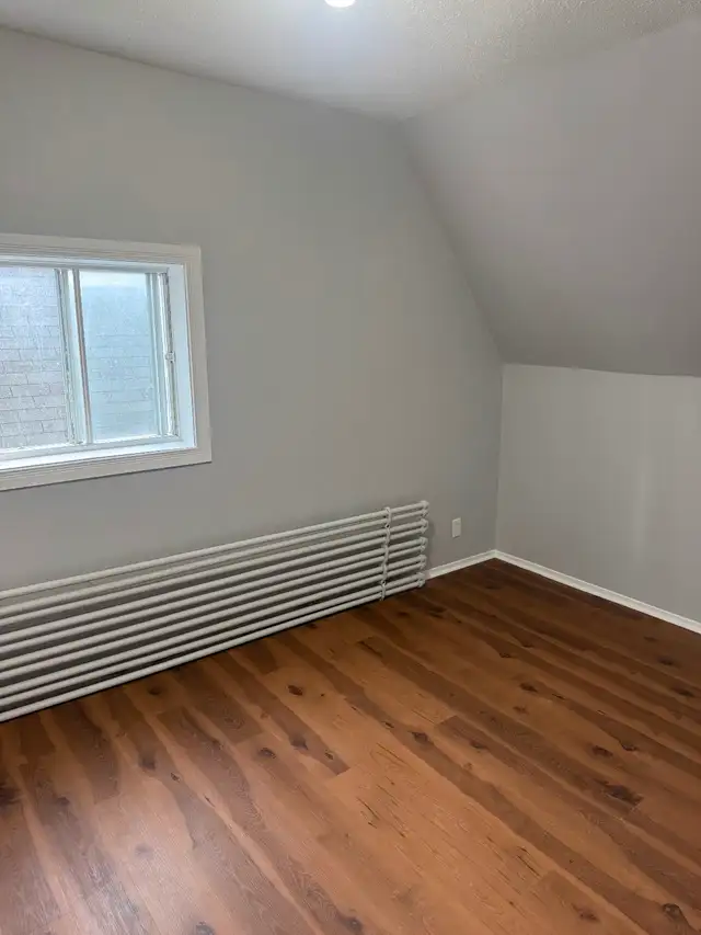 Painter and taper - Photo 2