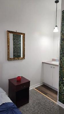 Chambre meublee bain prive-$760-Berri-Uqam-Room with private bat - Photo 7