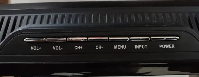 Citizen 18' TV with original remote and adapter. - Photo 3