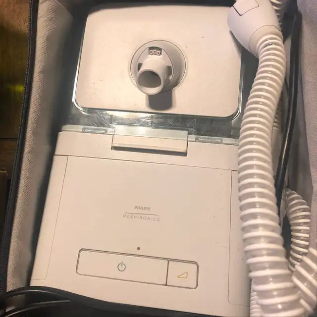 Dreamstation  automatic CPAP machine and mask package - Photo 4