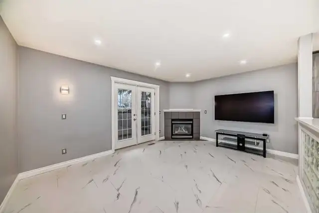 Own This Renovated 2BR Condo in Tuxedo with $0 Down - Photo 3