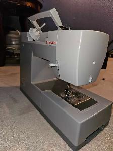 Singer 4411 heavy duty sewing machine - Photo 3