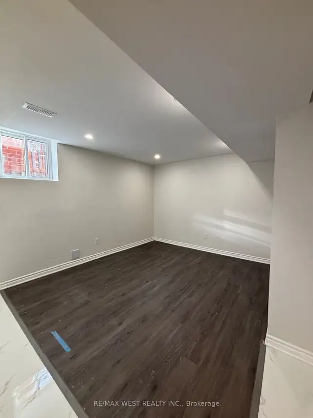 2 bed, 1 bath basement apartment for Rent - Photo 11