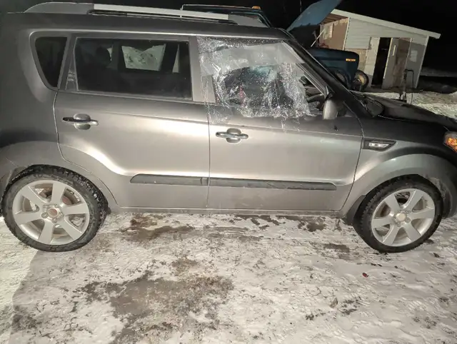 2011 Kia Soul -$1,000 OBO (Must Go ASAP) - Photo 2