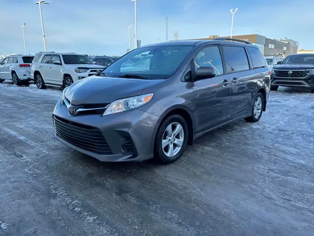 2019 Toyota Sienna LE 8 Passenger