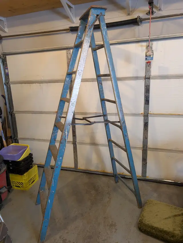 8’ Electrician wooden ladder Heavy duty