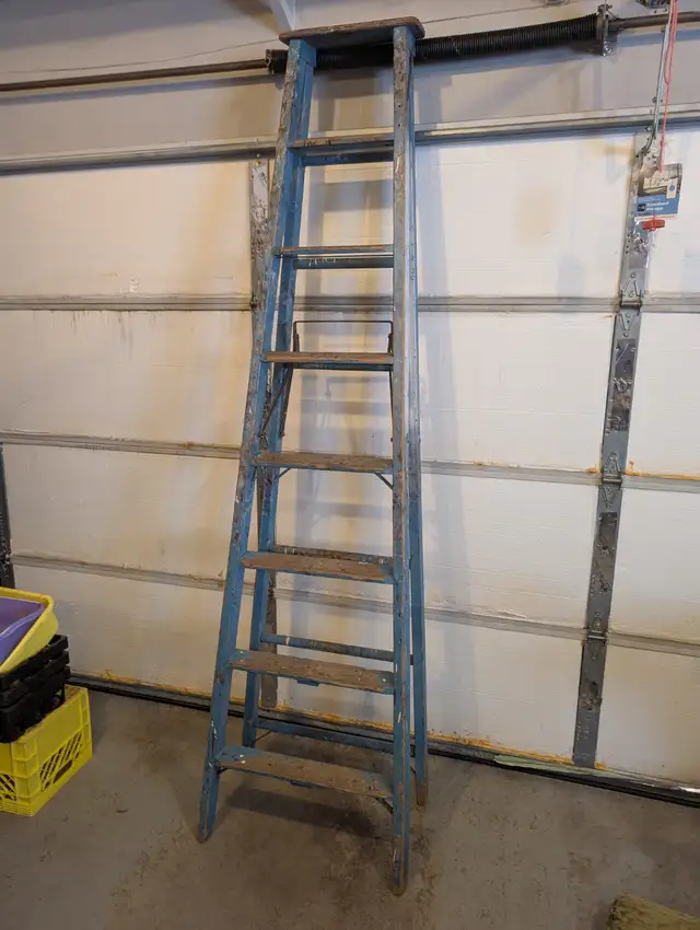 8’ Electrician wooden ladder Heavy duty - Photo 4