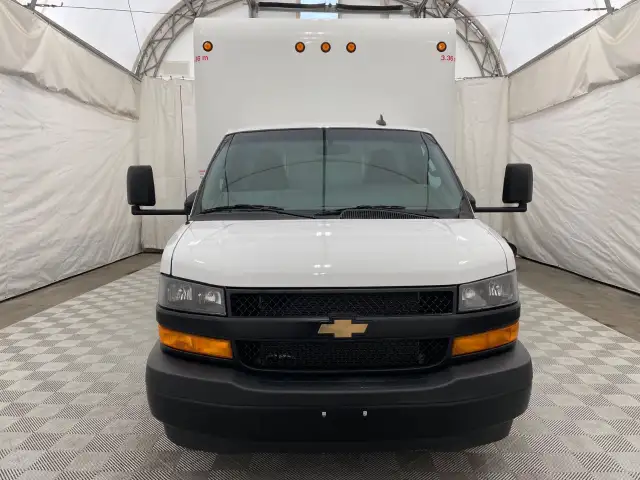 2024 Chevrolet Express Commercial Cutaway - Photo 2