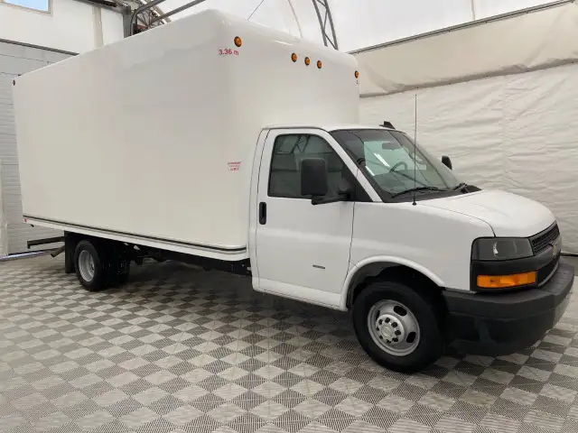 2024 Chevrolet Express Commercial Cutaway - Photo 3