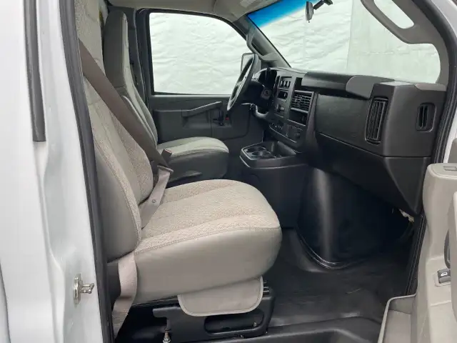 2024 Chevrolet Express Commercial Cutaway - Photo 9