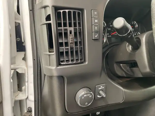 2024 Chevrolet Express Commercial Cutaway - Photo 14