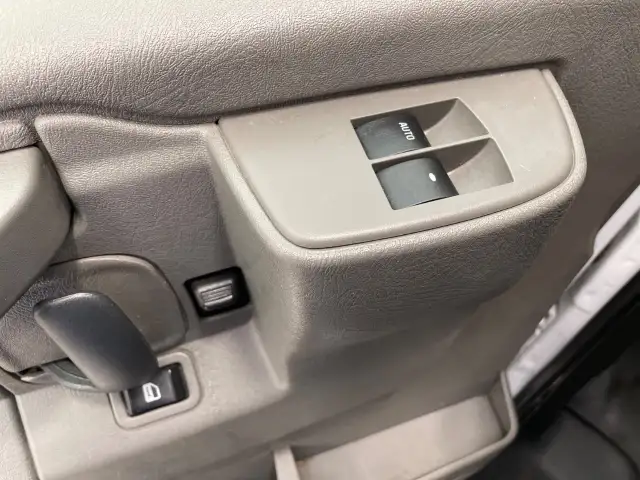 2024 Chevrolet Express Commercial Cutaway - Photo 15