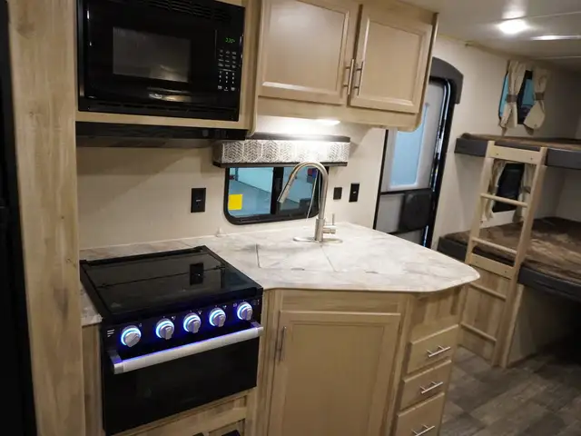 2021 Coachmen Catalina Legacy Edition BUNKHOUSE TRAILER W/ OUTDO - Photo 12
