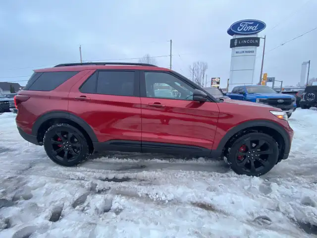 2022 Ford Explorer ST - Photo 2