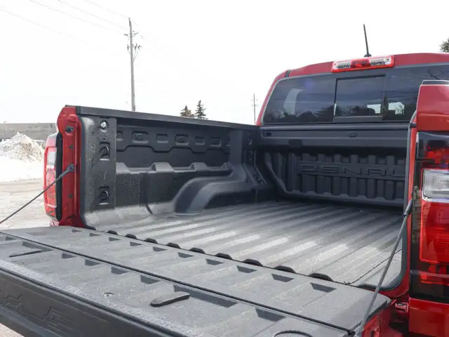 2024 GMC Canyon Denali- Sunroof - Heated Vented Seats - Photo 12