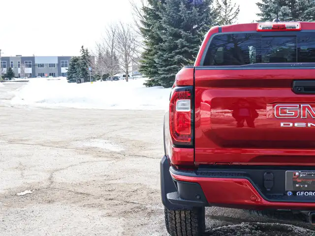 2024 GMC Canyon Denali- Sunroof - Heated Vented Seats - Photo 15