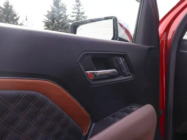 2024 GMC Canyon Denali- Sunroof - Heated Vented Seats - Photo 17