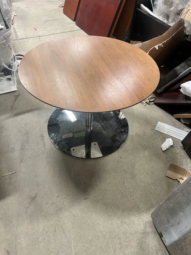 Tango Coffee Table-Excellent Condition-Call us now! - Photo 2