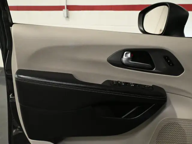 2023 Chrysler Pacifica Touring L No Accident Leather Heated Seat - Photo 11