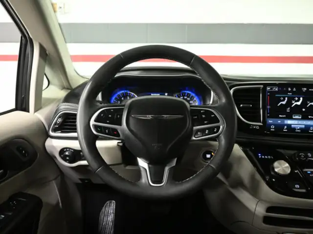 2023 Chrysler Pacifica Touring L No Accident Leather Heated Seat - Photo 12