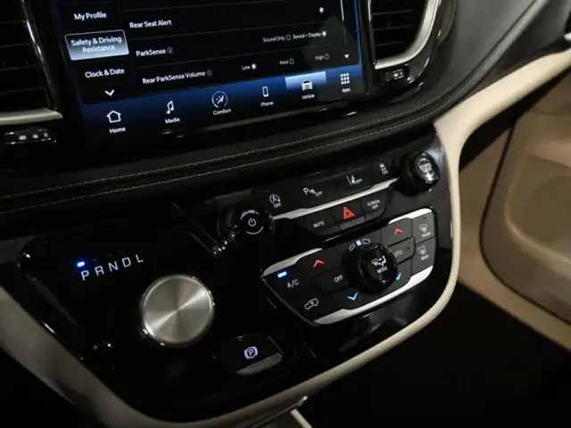 2023 Chrysler Pacifica Touring L No Accident Leather Heated Seat - Photo 22