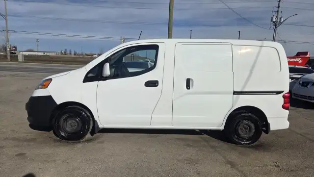 2017 Nissan NV200 S, NO ACCIDENTS, WORK VAN, CERTIFIED - Photo 2