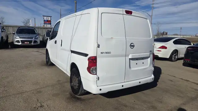 2017 Nissan NV200 S, NO ACCIDENTS, WORK VAN, CERTIFIED - Photo 3
