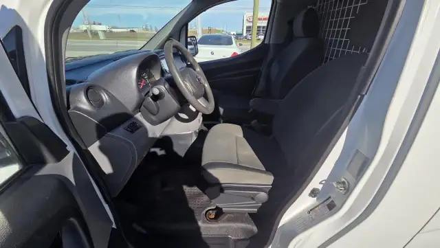 2017 Nissan NV200 S, NO ACCIDENTS, WORK VAN, CERTIFIED - Photo 10