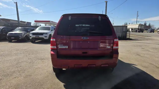 2011 Ford Escape XLT, V6, HAS RUST, DRIVES WELL, 185KMS, AS IS - Photo 4