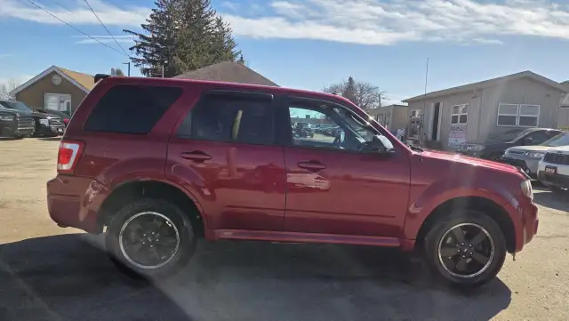 2011 Ford Escape XLT, V6, HAS RUST, DRIVES WELL, 185KMS, AS IS - Photo 6