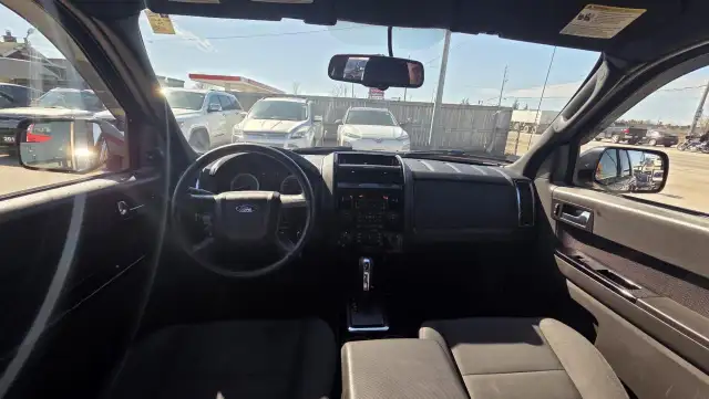 2011 Ford Escape XLT, V6, HAS RUST, DRIVES WELL, 185KMS, AS IS - Photo 11