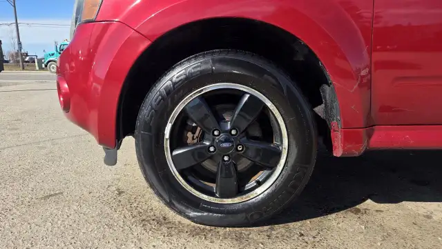 2011 Ford Escape XLT, V6, HAS RUST, DRIVES WELL, 185KMS, AS IS - Photo 13