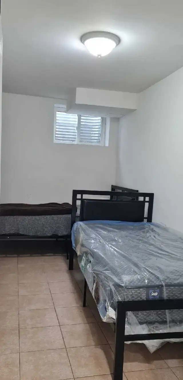 For rent in Mississauga: Furnished 2-bedroom basement apartment - Photo 2