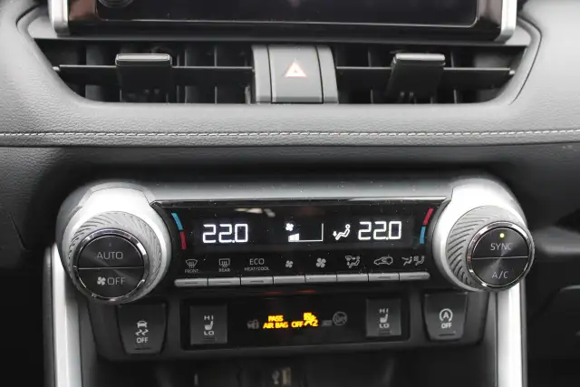 2025 Toyota RAV4 XLE AWD - Photo 10